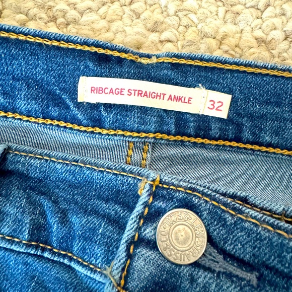 Levi’s Ribcage Jean - Picture 5 of 5
